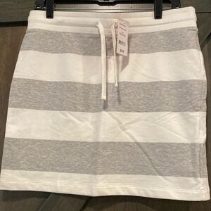 Striped mini skirt. Size Medium.